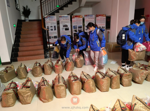 建德市第六批核酸采样队150人奔赴富阳支援核酸采样工作